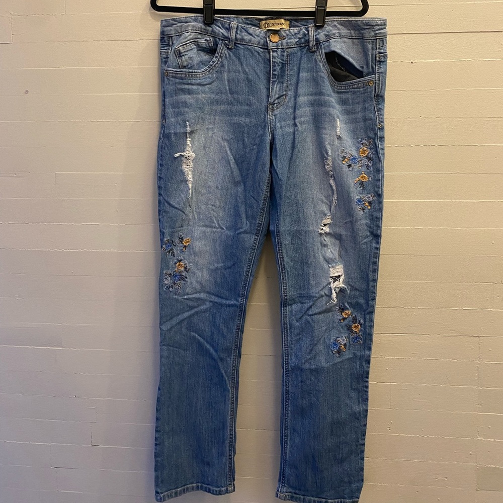 Democracy Distressed Girlfriend Jeans Floral Embroidery Size 14